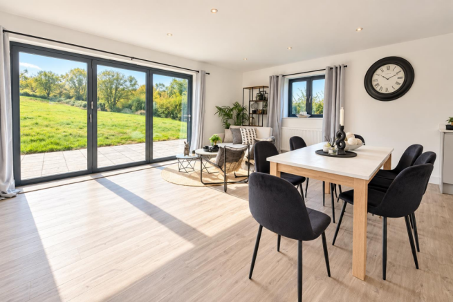 Newly built chain free bungalow with 1 acre paddock in non estate Abbots Leigh position photo 4