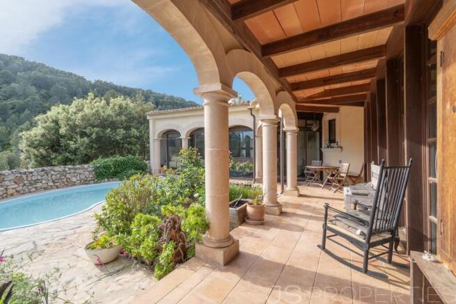 Rustic villa for sale 