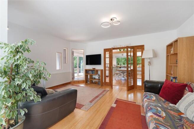 5 bed Bungalow for sale Image 9