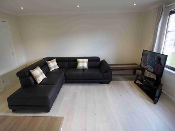 kingswe;;s - lounge