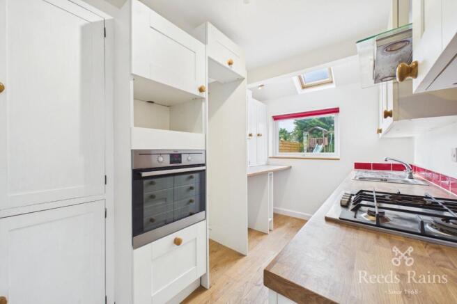 3 bed Semi-Detached to rent Image 8