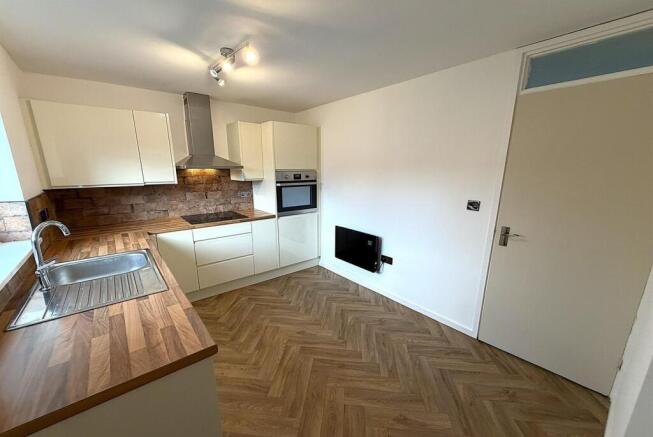 Modern kitchen with chic wood-effect flooring...
