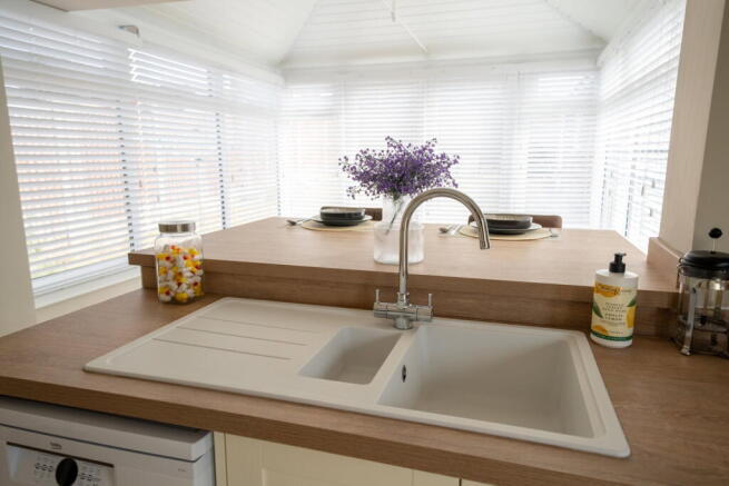 Hadleigh Drive, Lowestoft, NR32 3EE photo 4