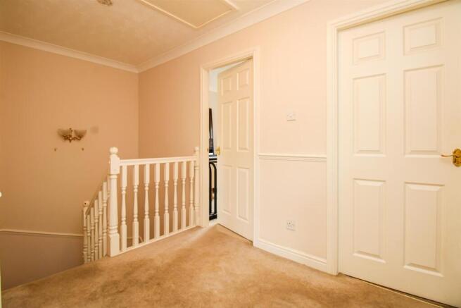 4 bed Detached for sale Image 10