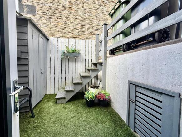 SIDE COURTYARD