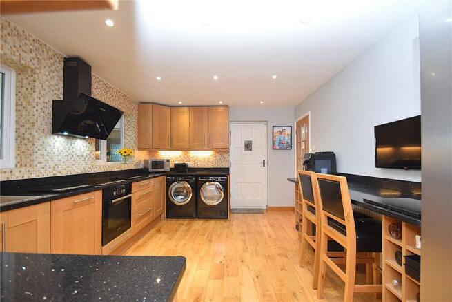 4 bed Detached for sale Image 8
