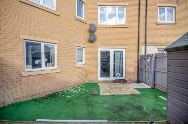 Rear garden pic 2.jpg