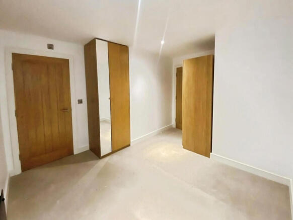 2 bed Apartment to rent Image 4