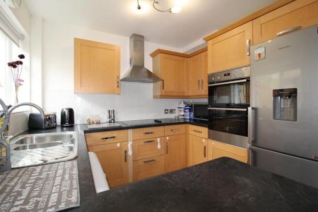 KITCHEN (Photo 2)