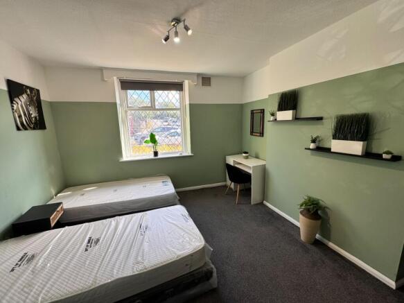 2 bed Maisonette to rent Image 5