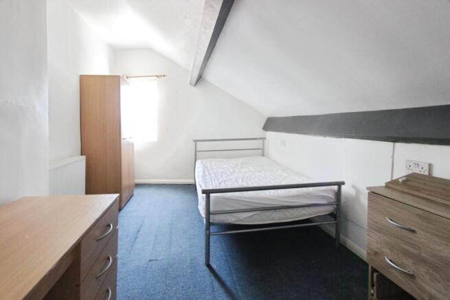 4 bed House for sale Image 12