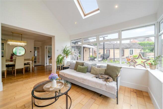 5 bed Bungalow for sale Image 10
