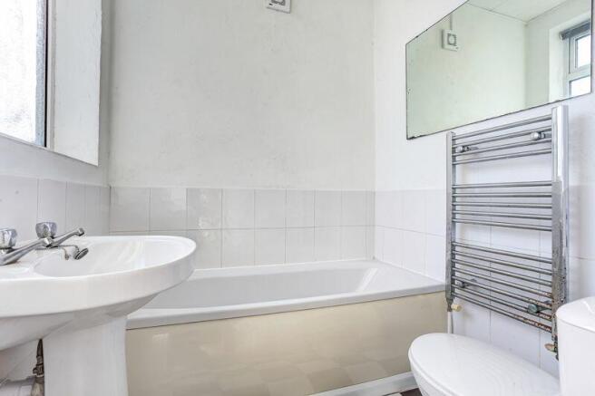 BATHROOM B