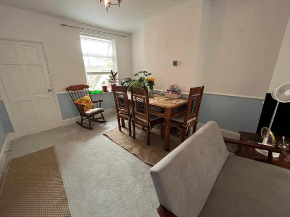 LOUNGE/DINING ROOM