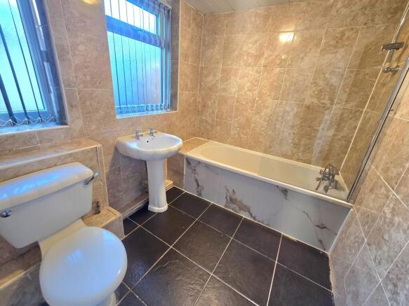 2 bed Terraced to rent Image 6