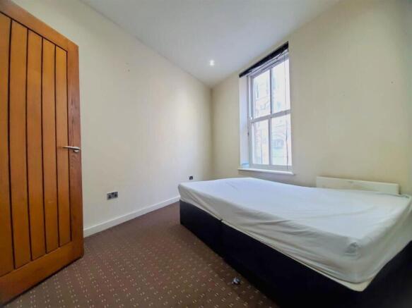 2 bed Flat for sale Image 8