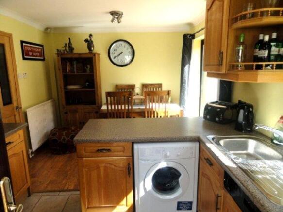 KITCHEN/DINING ROOM