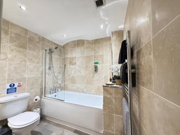 2 bed Flat for sale Image 5