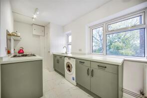 104, Chertsey Court, Clifford Avenue, East Sheen, London SW14 7BX