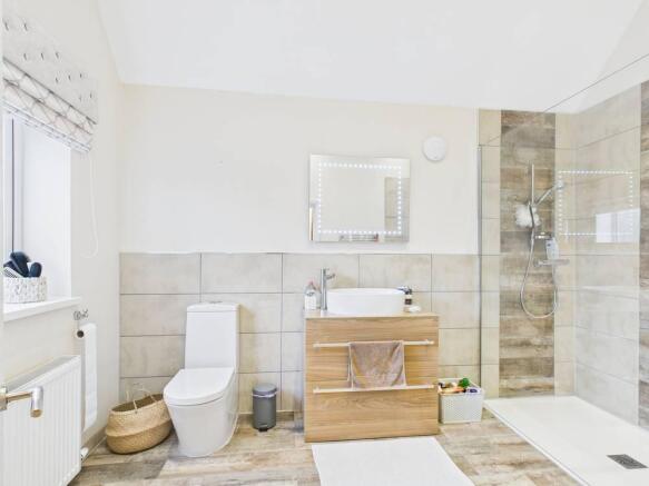 4 bed Detached for sale Image 5