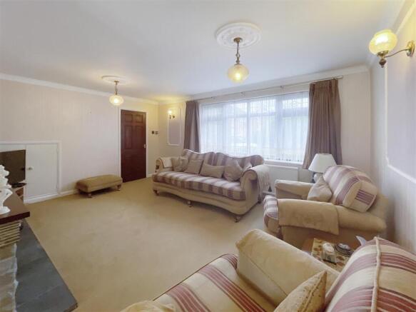 Lounge / Dining Area
