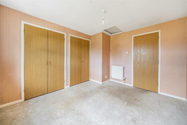 20 Elms Close Bedroom.jpg