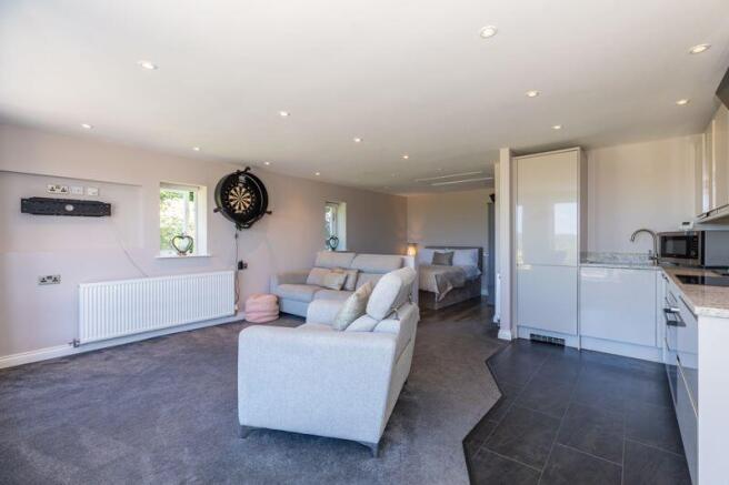 Lounge / kitchen