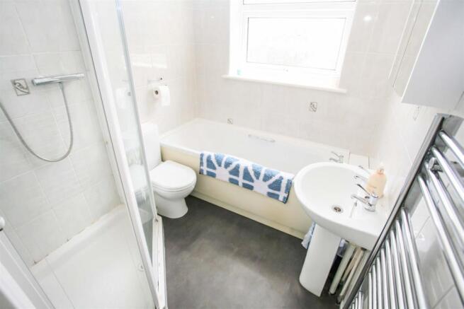 FIRST FLOOR BATHROOM