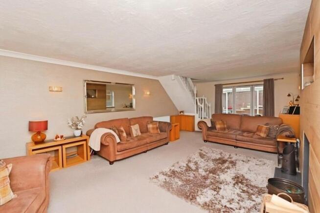 5 bed Detached for sale Image 8
