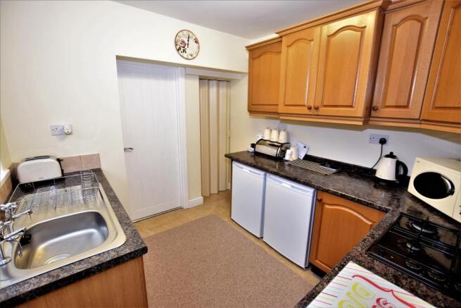 Kitchen 2.jpg