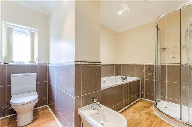 6 bed Detached for sale Image 11