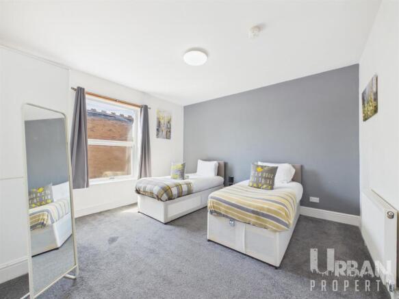 4 bed House for sale Image 9