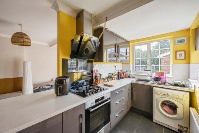 3 bed Semi-Detached for sale Image 6