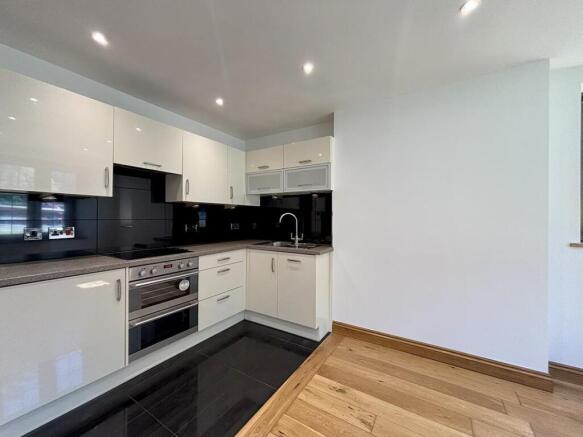 2 bed Flat to rent Image 4