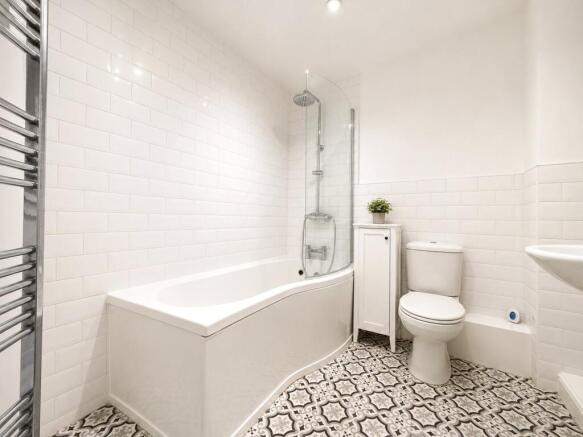 2 bed Apartment to rent Image 6