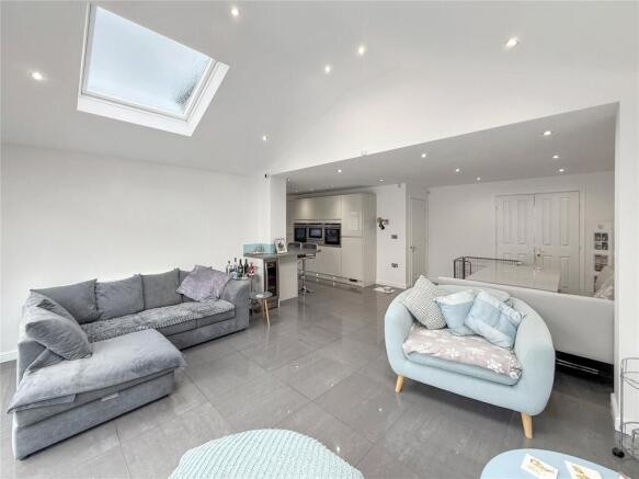 4 bed Detached for sale Image 8