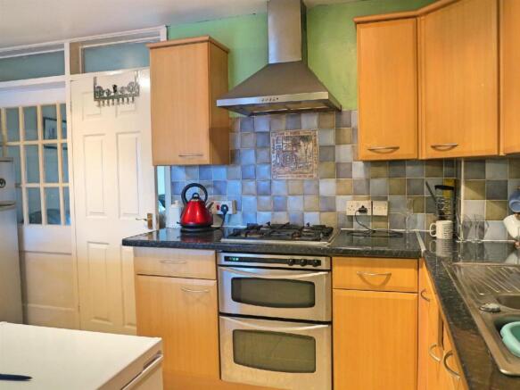 Kitchen 2.jpg