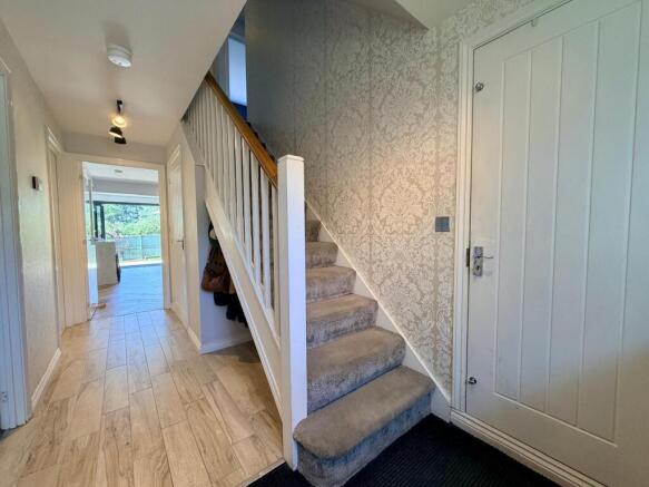 4 bed Detached to rent Image 7