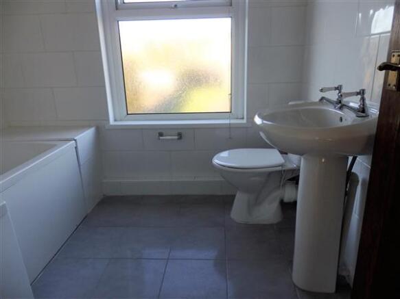 FAMILY BATHROOM :