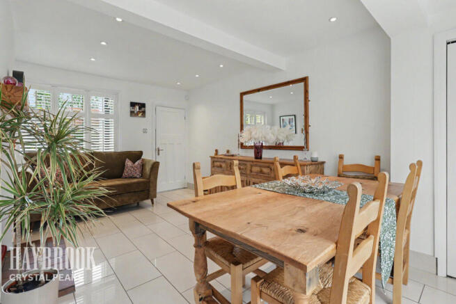 4 bed Detached for sale Image 8