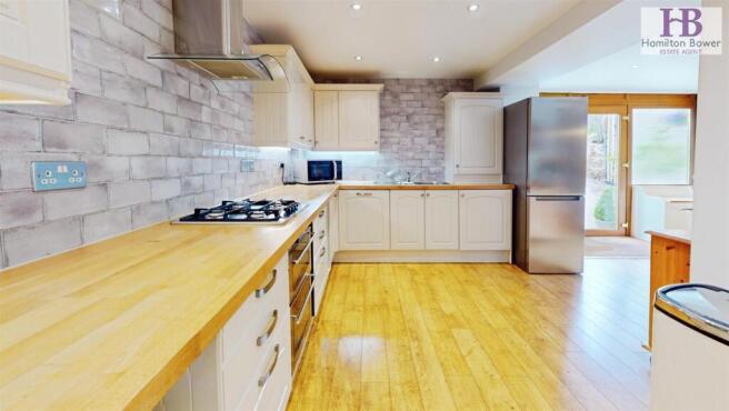 4 bed House for sale Image 11