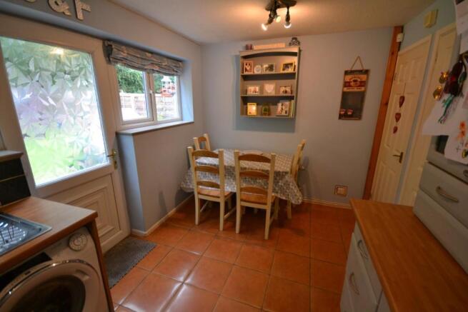 KITCHEN/SIDE DINING AREA