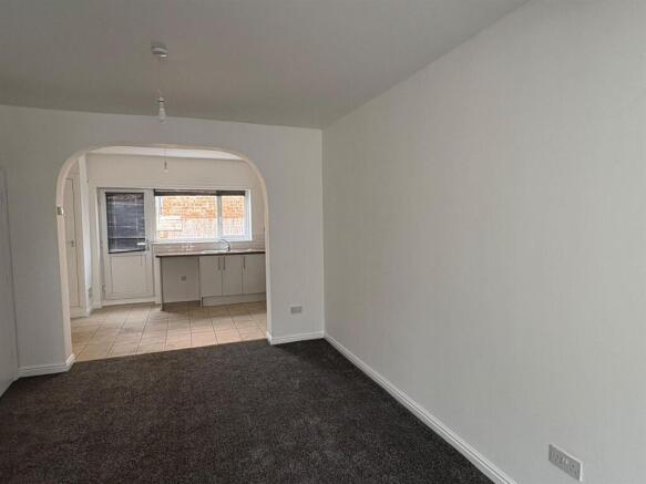 3 bed House to rent Image 4