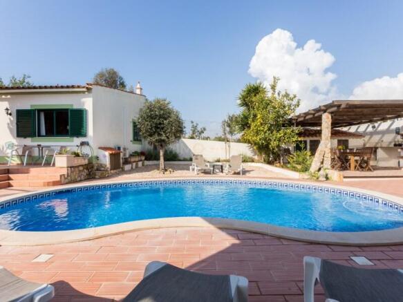 3 Bedroom Villa with 1 Bedroom Annex, Pool and Garden, Lagos