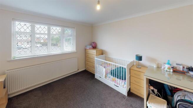 Box-Close-Whitnash-Bedroom(2).jpg