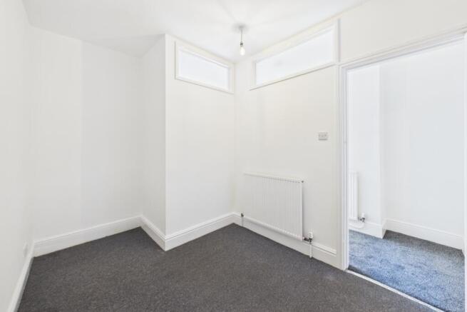 3 bed Terraced to rent Image 8