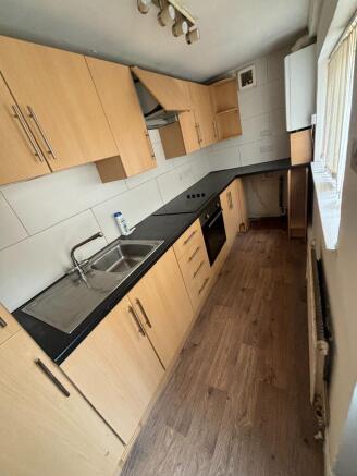 2 bed Terraced to rent Image 6