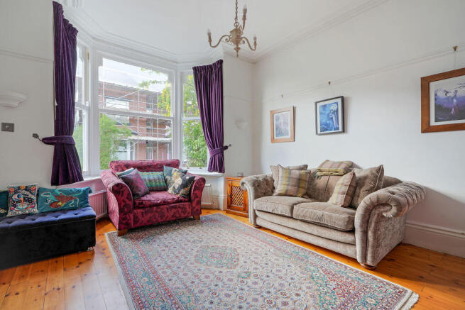 5 bed Semi-Detached for sale Image 5