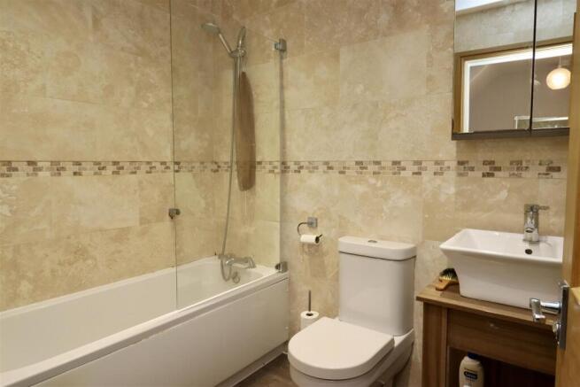 3 bed Terraced for sale Image 10