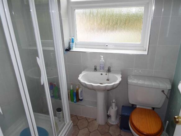 SHOWER ROOM